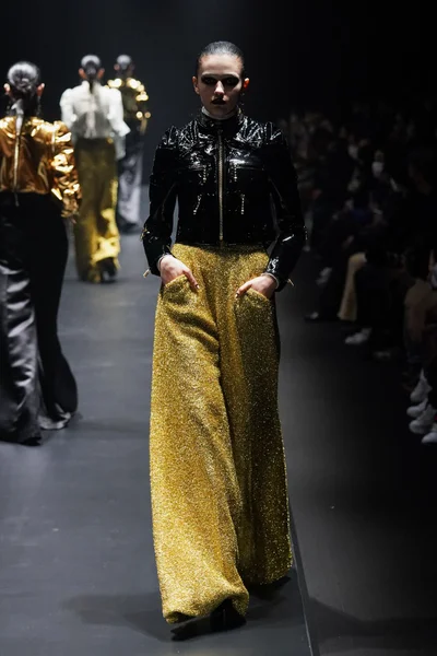 Look 19